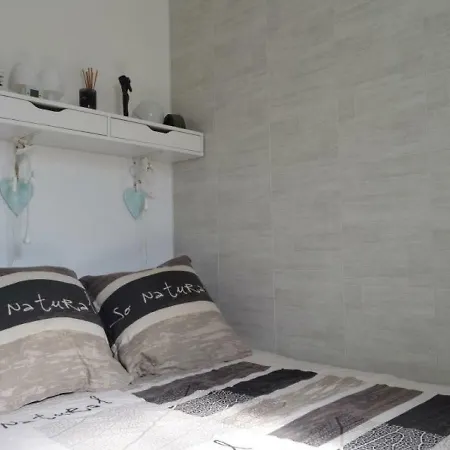 Апартаменти Du Port 6 *